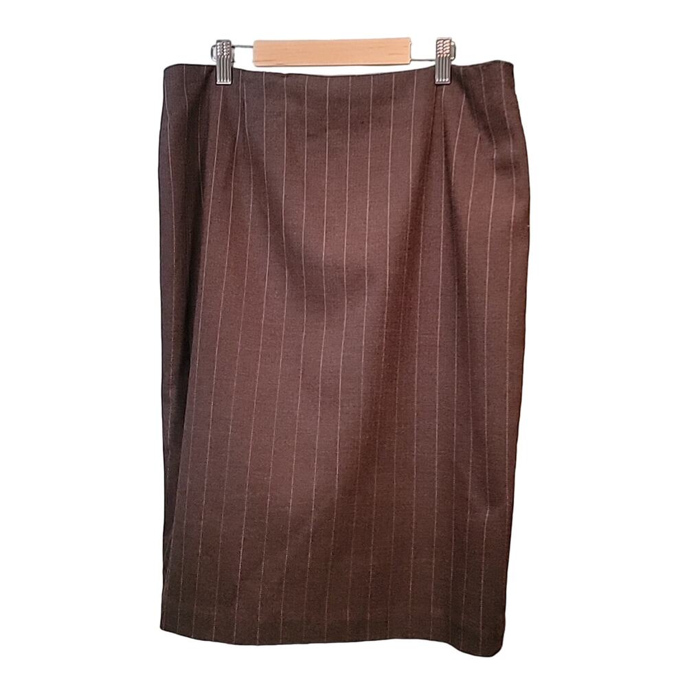 Signature by Larry Levine. Brown Herringbone Pencil Skirt. Size 10.